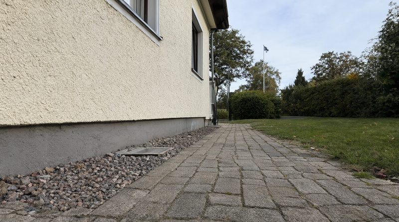 Markstensläggning runt huset