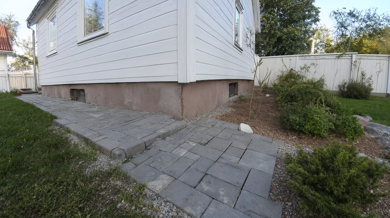 Markstensläggning runt huset